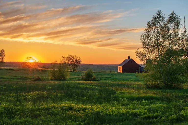 Open land with a house: lot and plans before the build